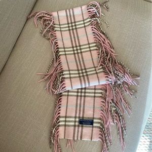 Classic Burberry London fringe cashmere scarf